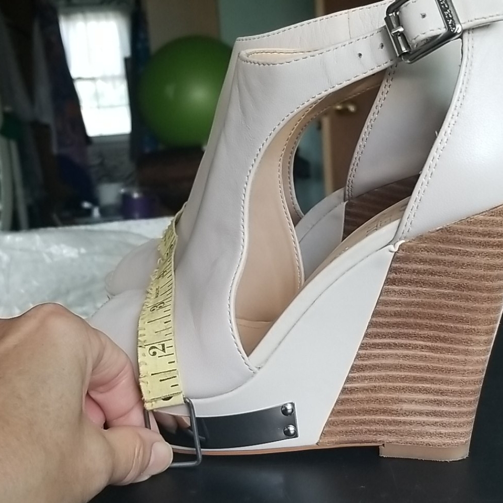 Vince Camuto opentoe wedge - Picture 6 of 8